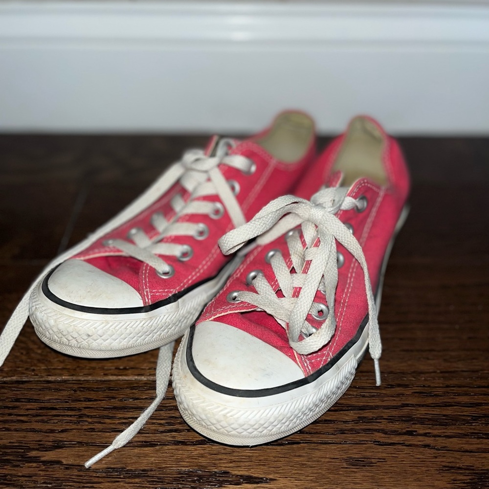 Pink converse